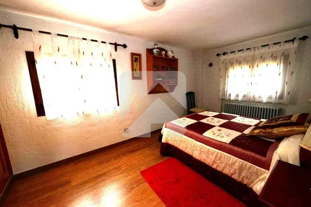 Espectacular villa en urbanización vigilada — 31