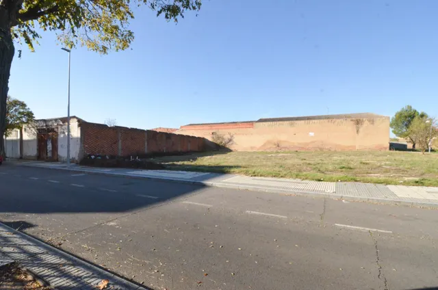 Urbis te ofrece una parcela en venta en zona Puente Ladrillo-Toreses, Salamanca. — 4