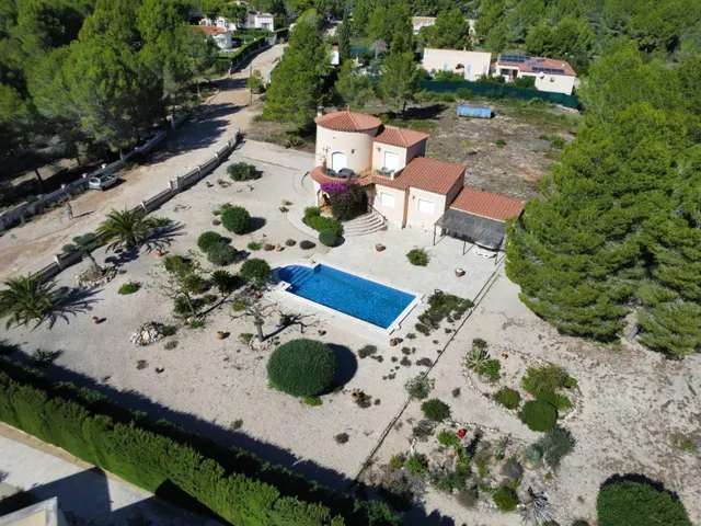 Chalet con piscina, gran parcela y licencia turística — 22