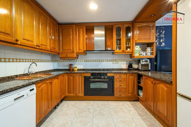 CASA CON LOCAL COMERCIAL EN EL CENTRO DE TORDERA — 9
