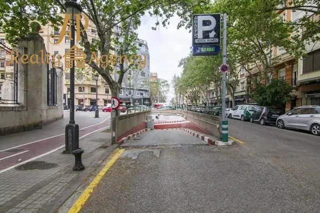 ¡OPORTUNIDAD! Se vende PLAZA DE GARAJE ubicada bajo el Mercado de Abastos. — 9