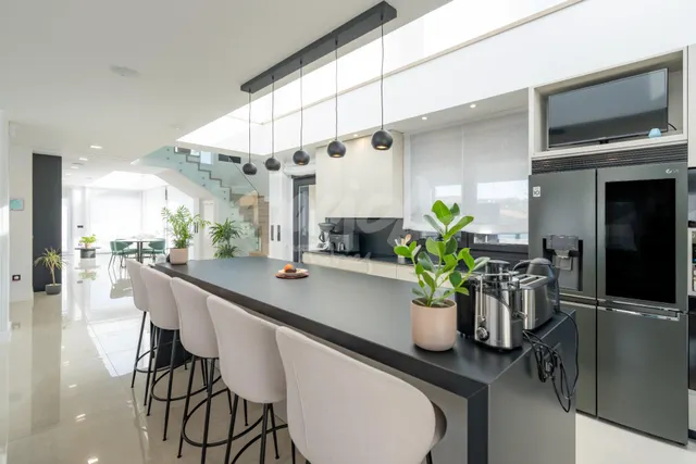Chalet de lujo en venta en Colmenarejo con piscina climatizada — 25