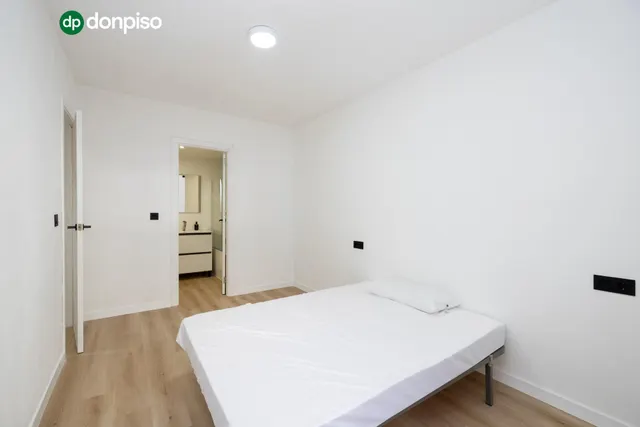 Planta baja con terraza privada, 3 dormitorios, 2 baños y garaje — 18