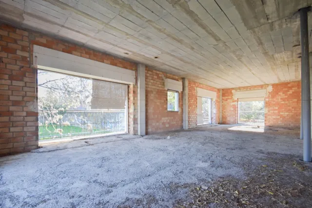 CASA Y PARCELA PARA USOS MULTIPLES. ZONA SERRALLO — 25