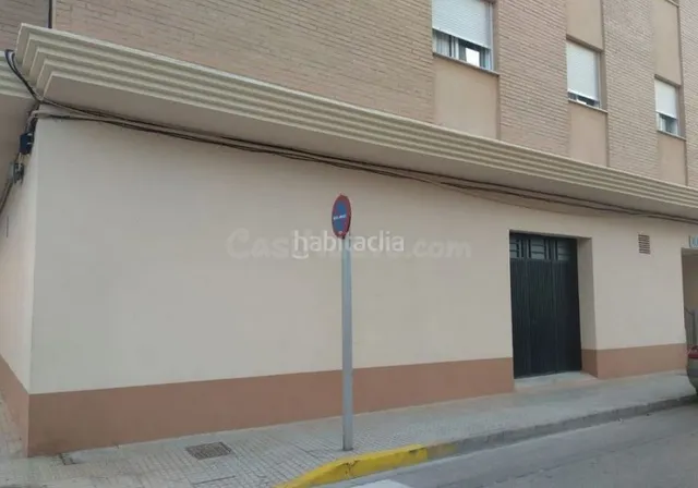 Local en venta y alquiler en Carlet — 2