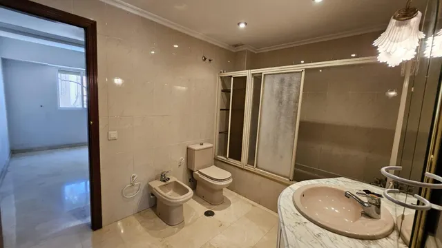 Se Vende Casa de Tres Plantas con garaje doble y trastero. — 16