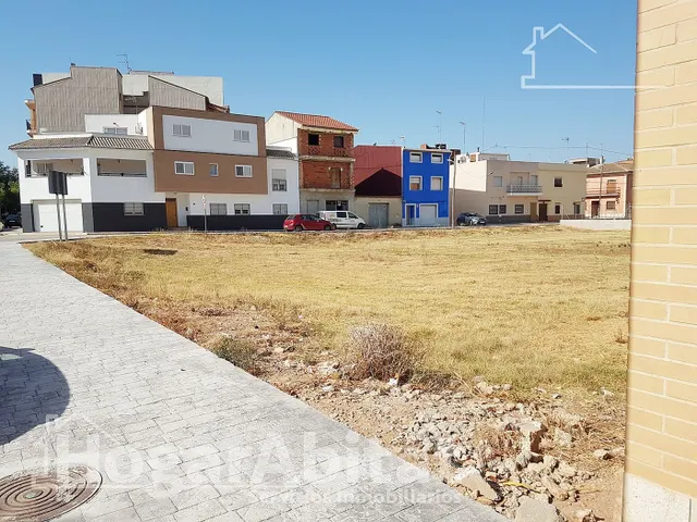 DOS PARCELAS EDIFICABLES EN ZONA URBANA — 14