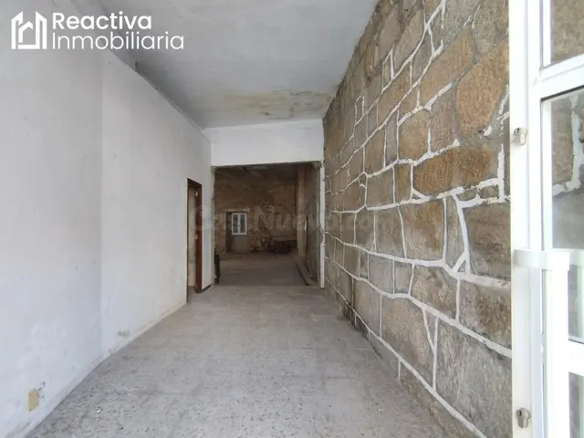 Local céntrico en venta en Padrón - foto 4