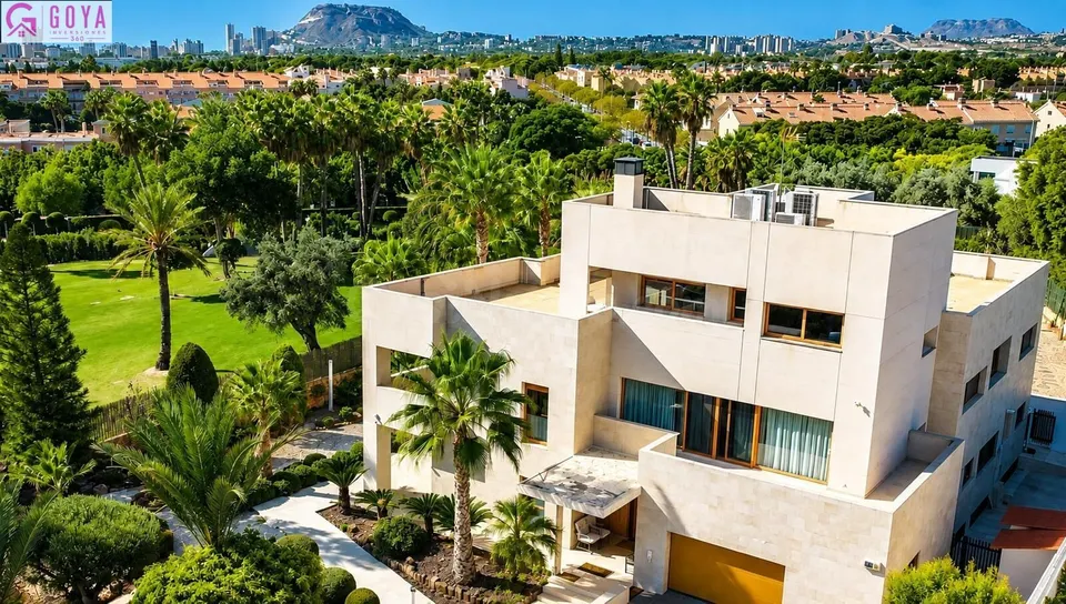 EXTRAORDINARIO CHALET EN GOLF, PLAYA SAN JUAN
