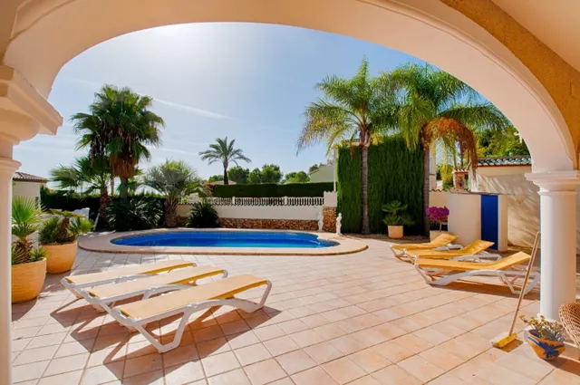 MAJESTUOSA VILLA CON VISTAS AL MAR, CERCA DE LA PLAYA DE LA FUSTERA, BENISSA — 37