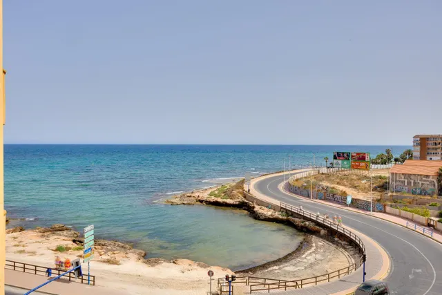 Apartamento de dos dormitorios, en primera línea, con fantásticas vistas al mar — 8