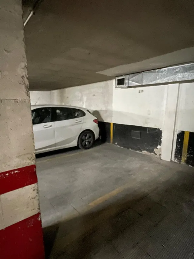 Plaza de garaje para coche pequeño — 8