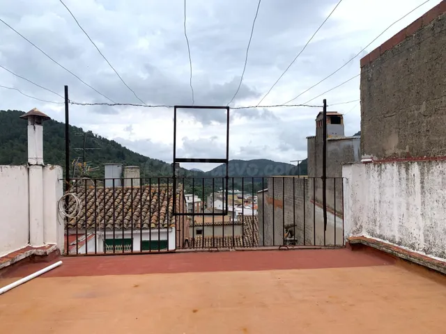 INTERESANTE INVERSIÓN DE DOS VIVIENDAS MÁS GARAJE Y BUHARDIL - foto 2
