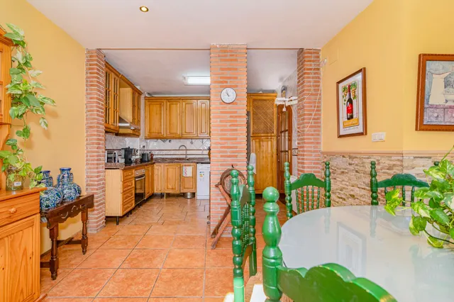 AMPLIA VIVIENDA EN CHAUCHINA CON PISCINA — 43