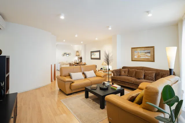 Amplio Piso en Venta en el Corazón de Almería — 13