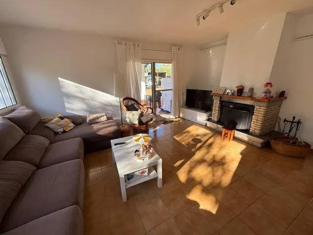Casa unifamiliar con gran terreno y amplias terrazas en Pineda de Mar — 3