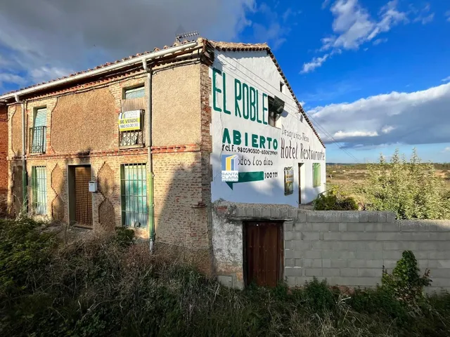 CASA CON PARCELA EN VENTA CON 5 DORMITORIOS EN TÁBARA, ZAMOR - foto 2