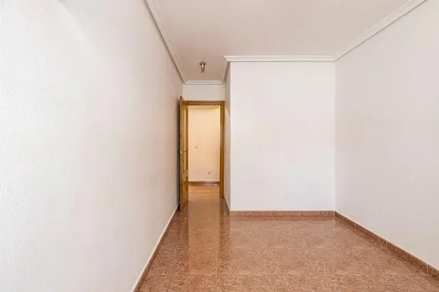 Piso de 3 dormitorios con garaje incluido en el Infante, Murcia — 8