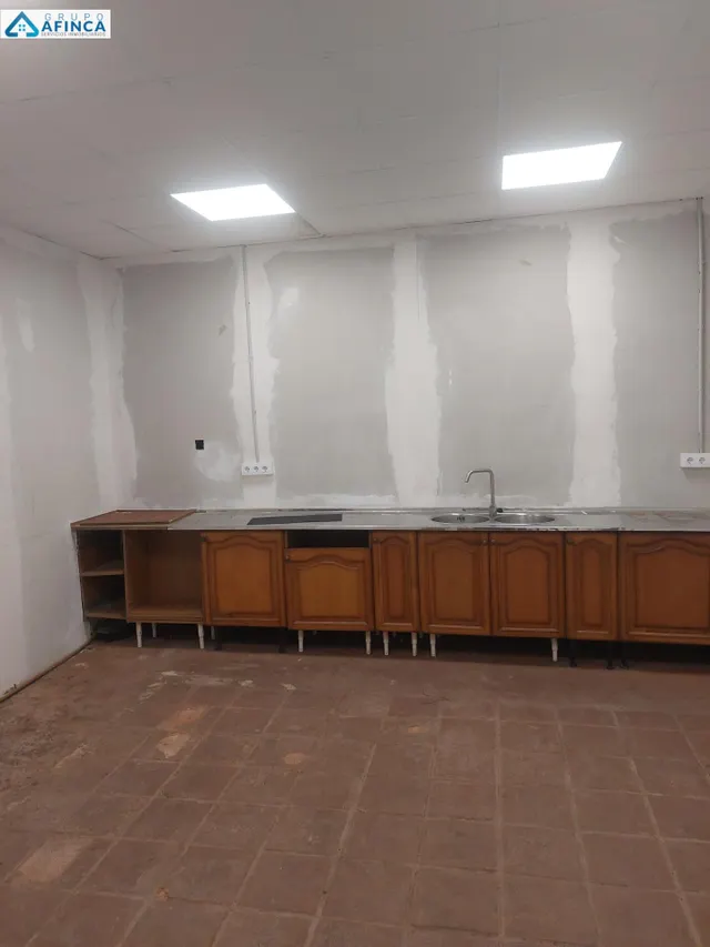 Bodega a la venta de 800 metros cuadrados — 35