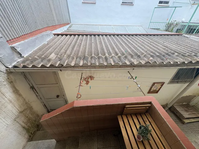 Planta baja exterior con amplio patio — 4