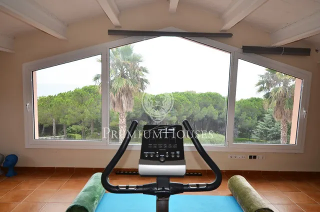 Casa en venta con gran parcela frente al mar en Canet de Mar — 25
