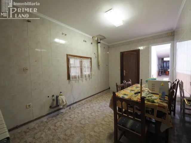 Amplia Casa en Tomelloso con Acceso a Dos Calles por solo €155,000 — 8
