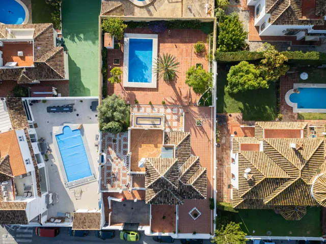 Villa Independiente de Estilo Andaluz en Arroyo de la Miel – Parcela de 813 m2 — 39