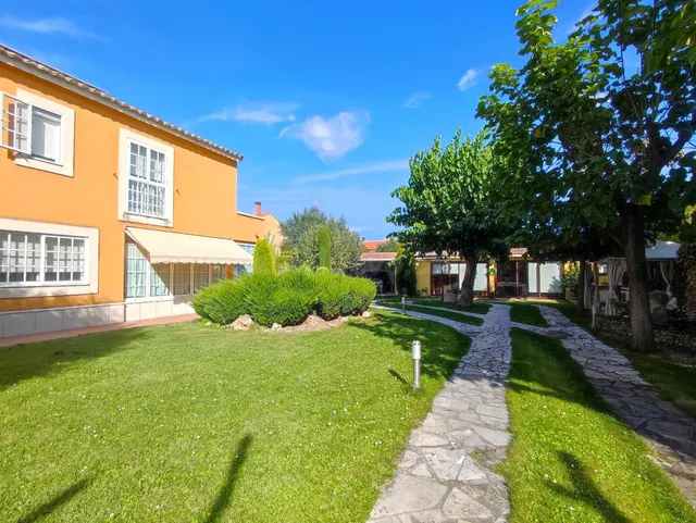 Chalet independiente en Urbanización El Cotanillo - foto 2