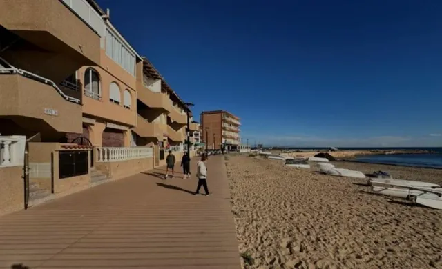 1ª LINEA DE MAR CON PLAZA DE GARAJE — 3