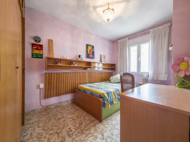 DISFRUTE DEL CENTRO DE GRANADA SIN RENUNCIAR A LAS COMODIDADES DE UNA CASA PAREADA CON JARDIN. — 38