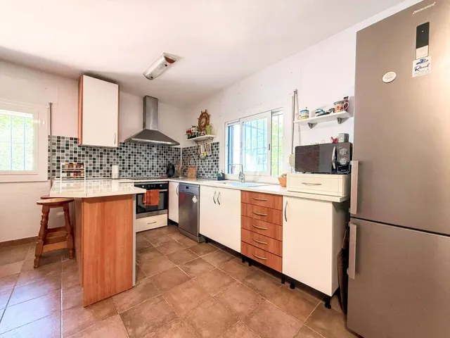 AMPLIA VIVIENDA CON PARCELA RÚSTICA DE 1.983 m2 A SOLO 3 MIN - foto 5
