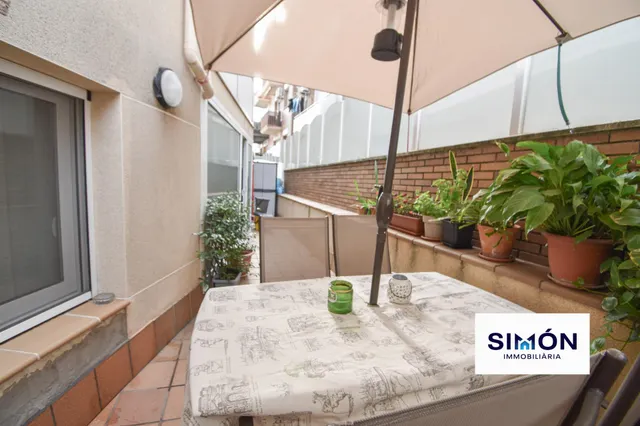 ¡FANTÁSTICA OPORTUNIDAD EN SANTPEDOR! Piso de 3 habitaciones dobles, con balcón y terraza. — 47