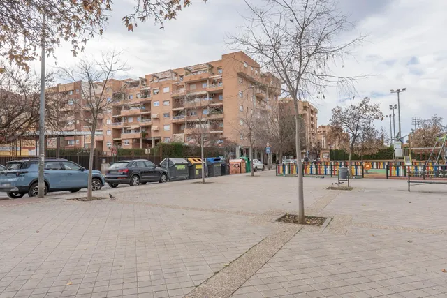 Local Comercial en Venta en Granada - Palacio de Deportes — 28