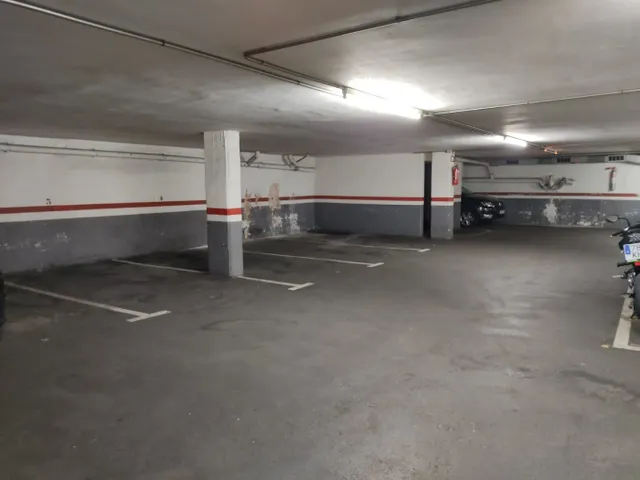 Plaça de parking de cotxe - Carrer de Nació — 5