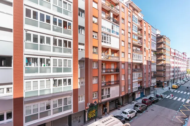 Piso de dos dormitorios con terraza y trastero en el coto, Gijón — 31