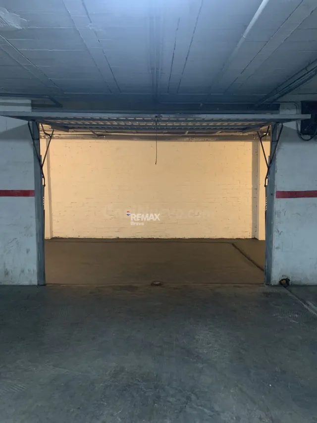 Roses | Amplio garaje de 70 m2 con capacidad para varios veh - foto 5