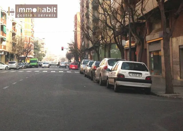 LOCAL EN PARDINYES DE 90 M2 MAS 70 M2 DE ALTILLO - foto 5