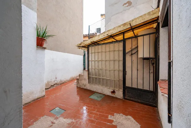 Casa con local a reformar en anglés — 45