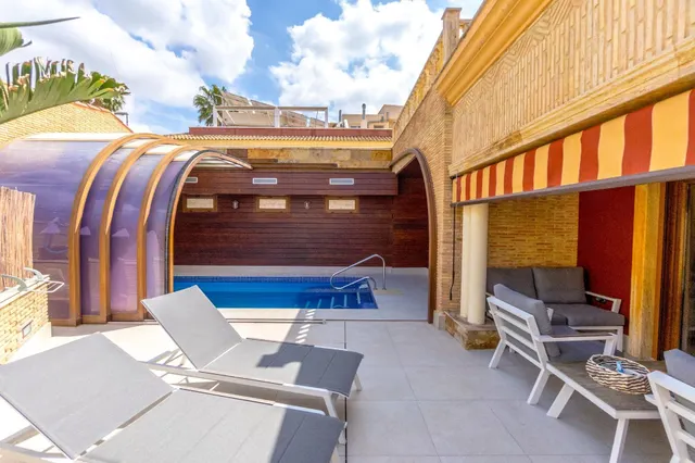 Impresionante villa de 620 metros con piscina, sotano, bodega y GYM!!! — 41