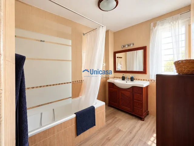 Casa con 3 dormitorios, espacio trasero y muchas posibilidades — 11