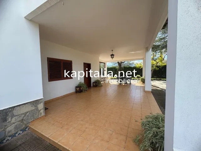 ESPECTACULAR CHALET A LA VENTA EN BARCHETA — 28