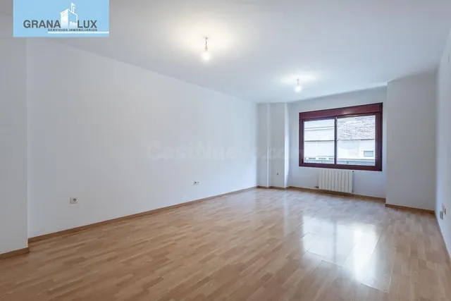 Ático dúplex junto Alhamar con 2 garajes y 2 trasteros - foto 5