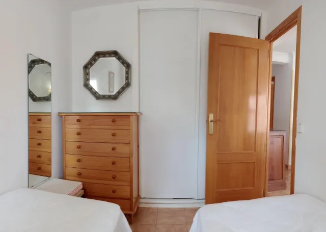 Amplio piso con vistas al mar y 4 dormitorios en 1 Línea playa Levante. — 18