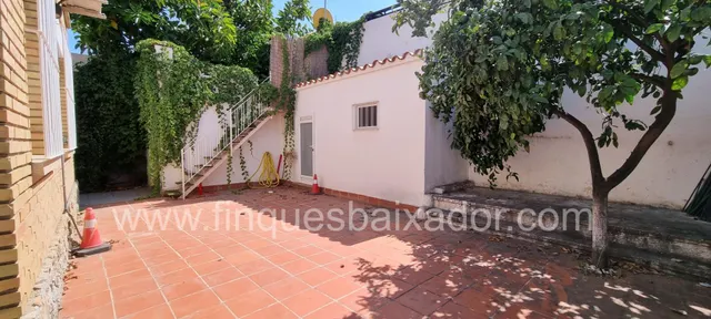 ¡FINQUES BAIXADOR PRESENTA ESTA CASA A 4 VIENTOS EN LA PLAYA! — 31