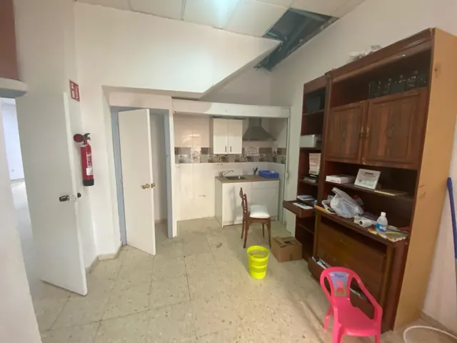 Alquiler de amplio local comercial de 117 m2  en tiro de línea – Sevilla — 9