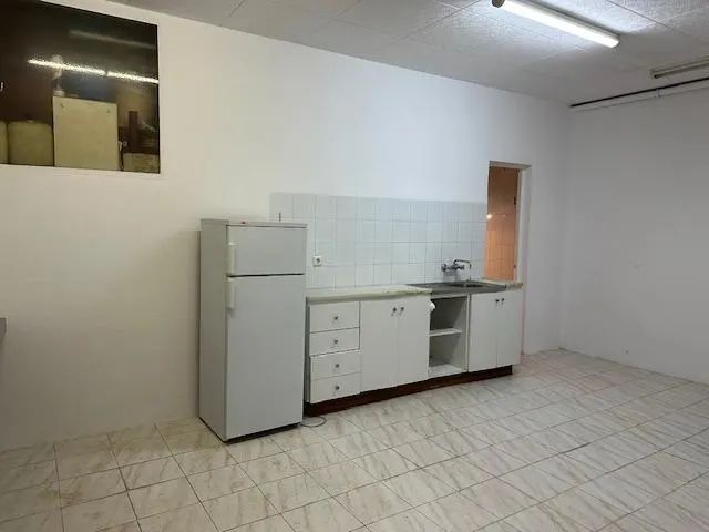 ALQUILER EN MANRESA DE DESPACHO EN PLANTA BAJA A PIE DE CALLE — 7