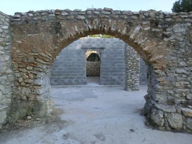 Finca de aprox 67 hectàreas. Con dos casas principales para reformar — 11