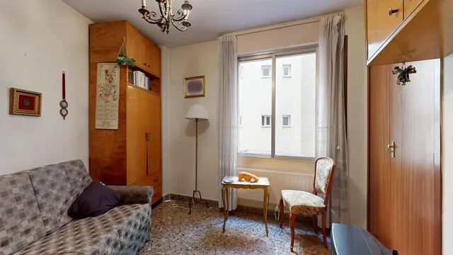 Amplia Vivienda en Avenida César Augusto con Garaje — 11