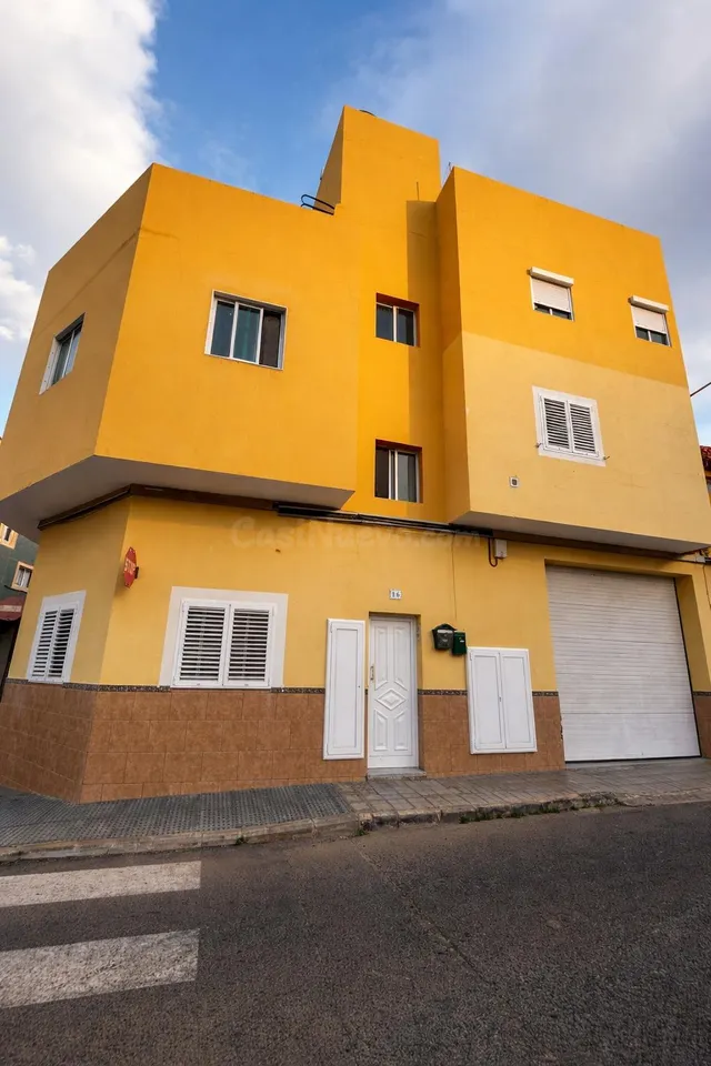 109 m2 + tres dormitorios + vestidor + edificio de pocos vec
