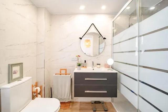 ESPECTACULAR VIVIENDA REFORMADA, TOTALMENTE EXTERIOR, CON BALCÓN Y ASCENSOR A COTA 0 JUNTO A LOS JARDINES DEL TURIA — 18